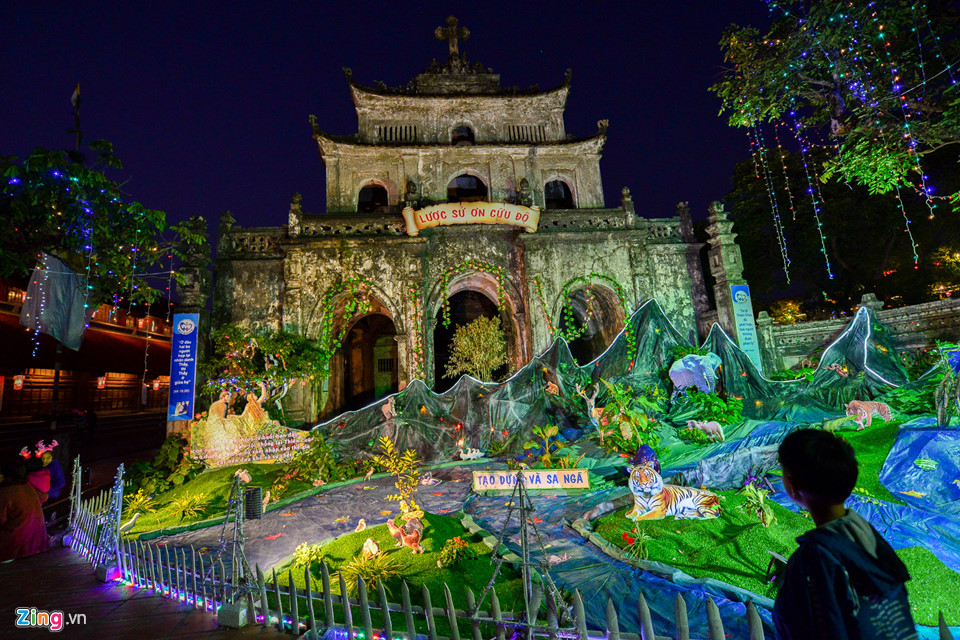 Hàng nghìn người rước tượng Chúa Hài Đồng đêm Giáng sinh